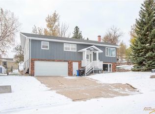 2709 Cameron Dr, Rapid City, SD 57702