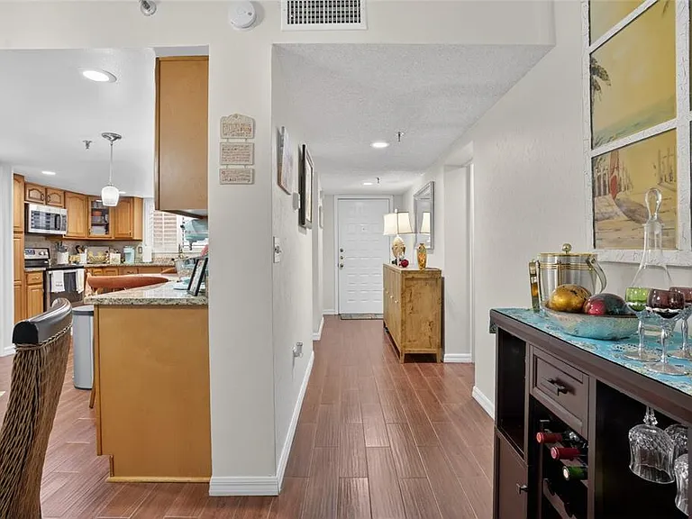 1166 Carmel Cir #100 — Photo 4