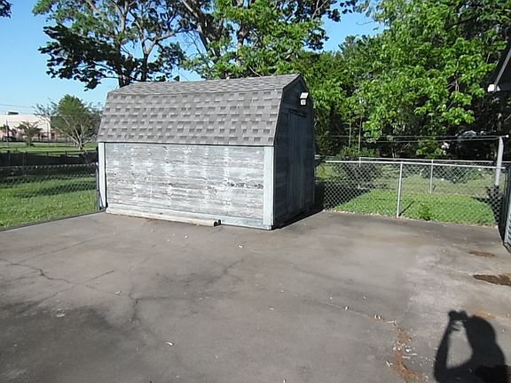 Shed, concrete pad, & fenced