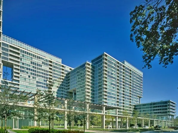 9655 Woods Dr Unit 706, Skokie, IL 60077