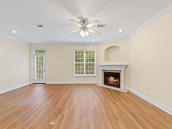 5th image of 217 Evans St