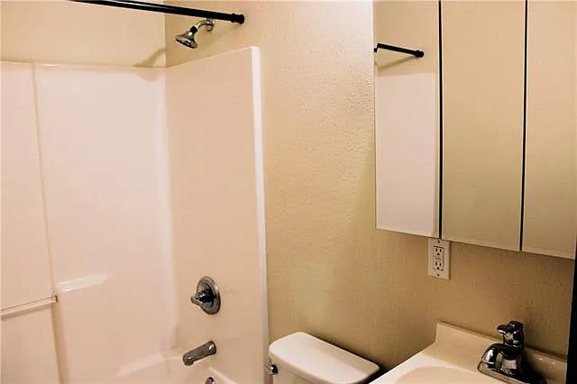 5700 Wilton Dr — Photo 20