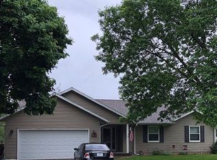 915 7th St, Eldora, IA 50627