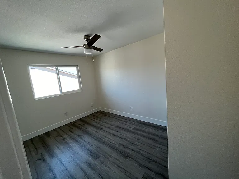 255 50th St #8 — Photo 8