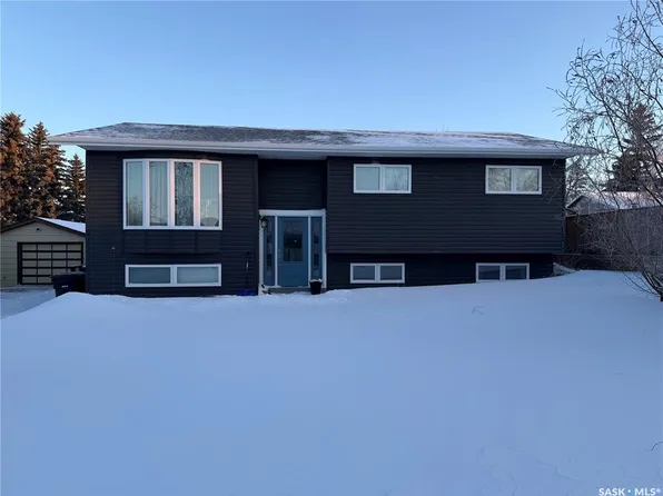 405 3rd AVENUE W, Biggar, SK S0K 0M0