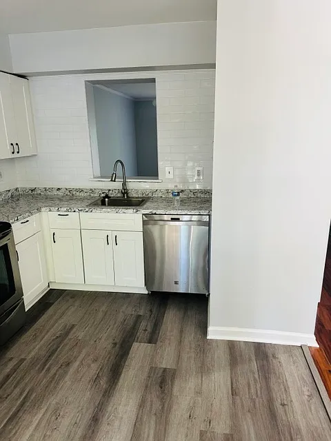 4 bed, 2.5 bath, 2528 sqft, $3,000 — Photo 3