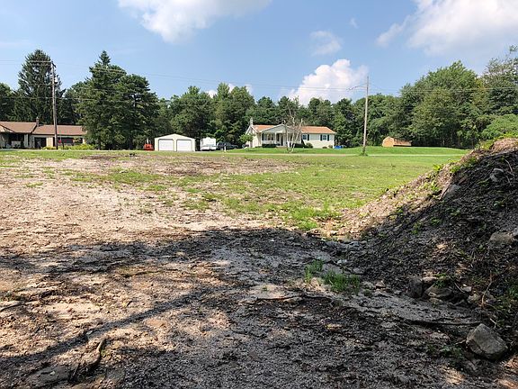 4th image of 460 Roosevelt Dr