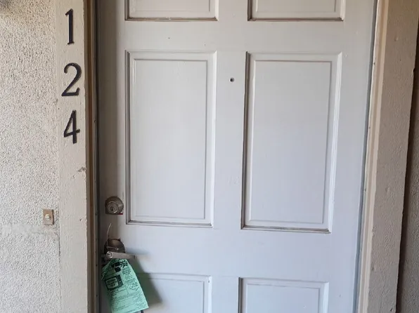 124 N Peppertree St, Visalia, CA 93291