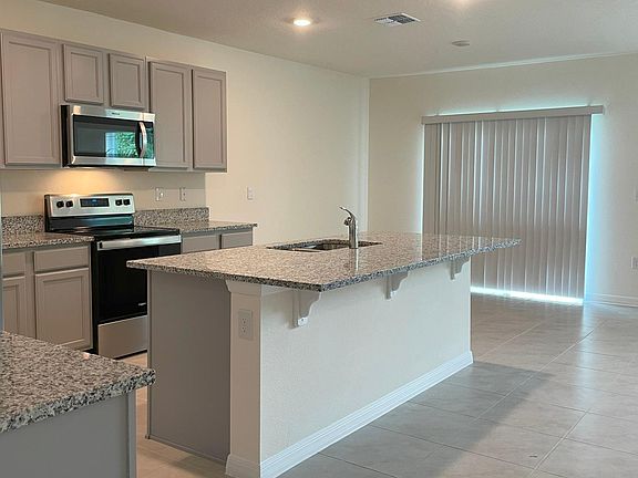 4th image of 3713 Sungrove Cir