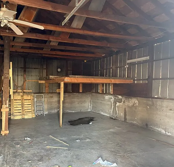 608 S Mount Shasta Blvd — Photo 3