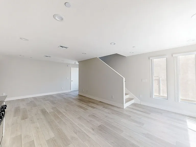 953 N Mariposa Ave #2 — Photo 7