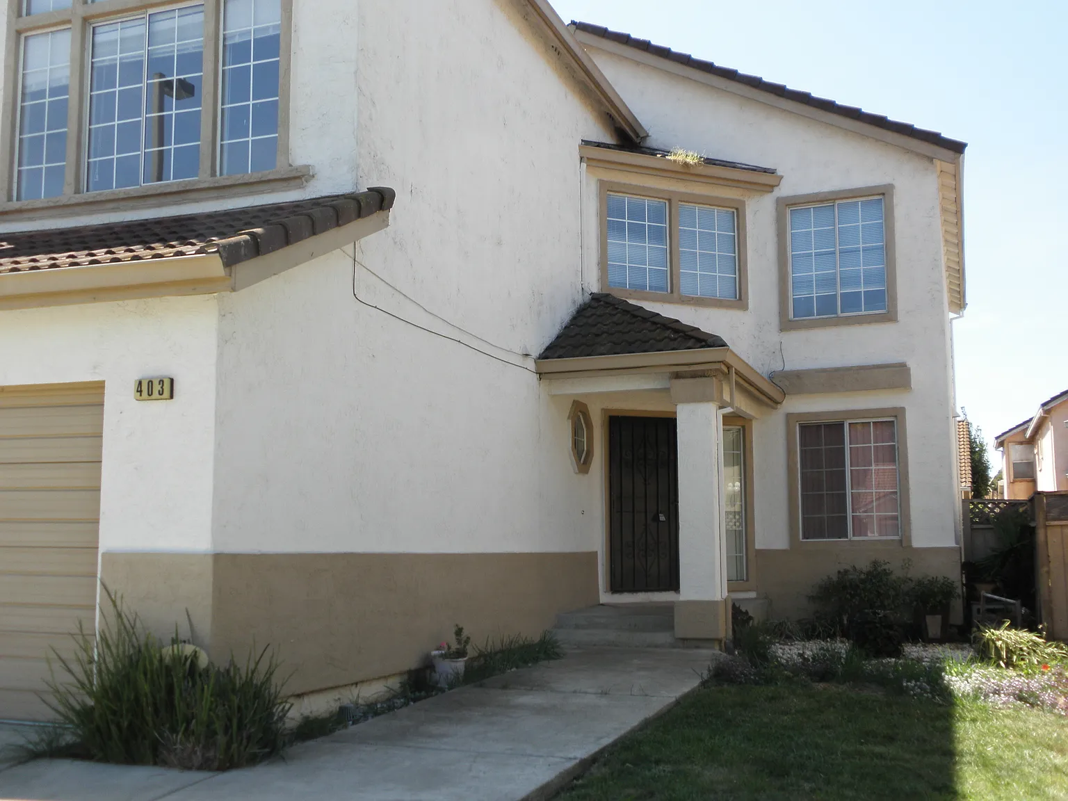 4 bed, 2.5 bath, 2029 sqft, $3,000 — Photo 2