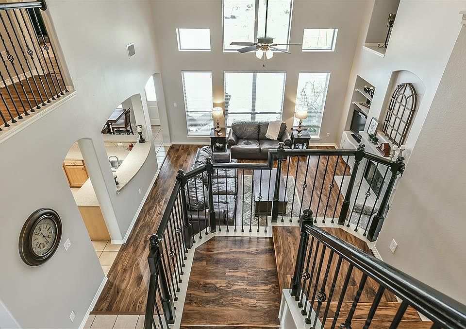 1st image of 2437 Piney Point Dr