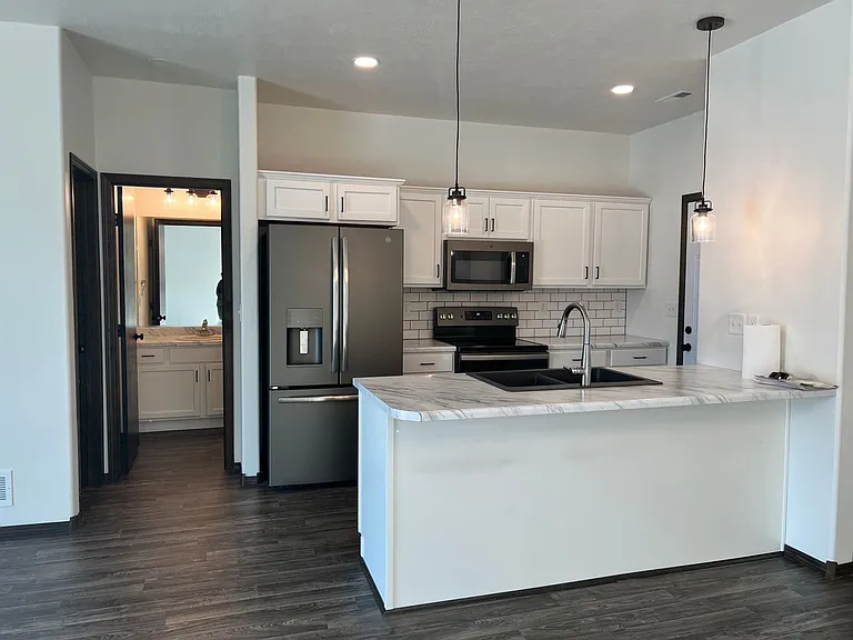 4607 E Leubecher Pl — Photo 3