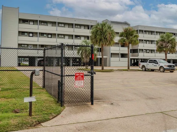 580 Pleasure Island Blvd APT 115, Port Arthur, TX 77640