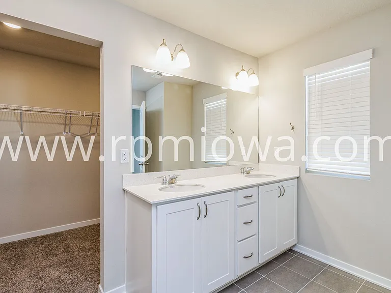 2403 SW 23rd St — Photo 7