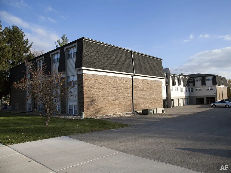 Hillcrest Apartments — Photo 20