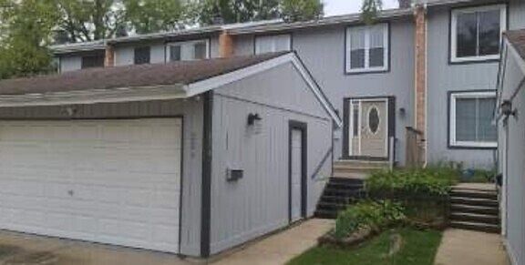 2nd image of 224 Oakwood Ln
