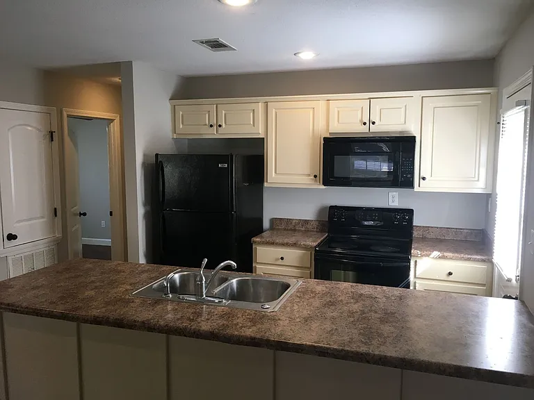 325 Countryview Cv — Photo 6