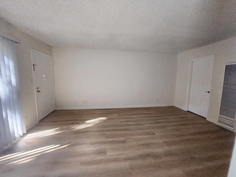 215 S Rampart Blvd #1 — Photo 4