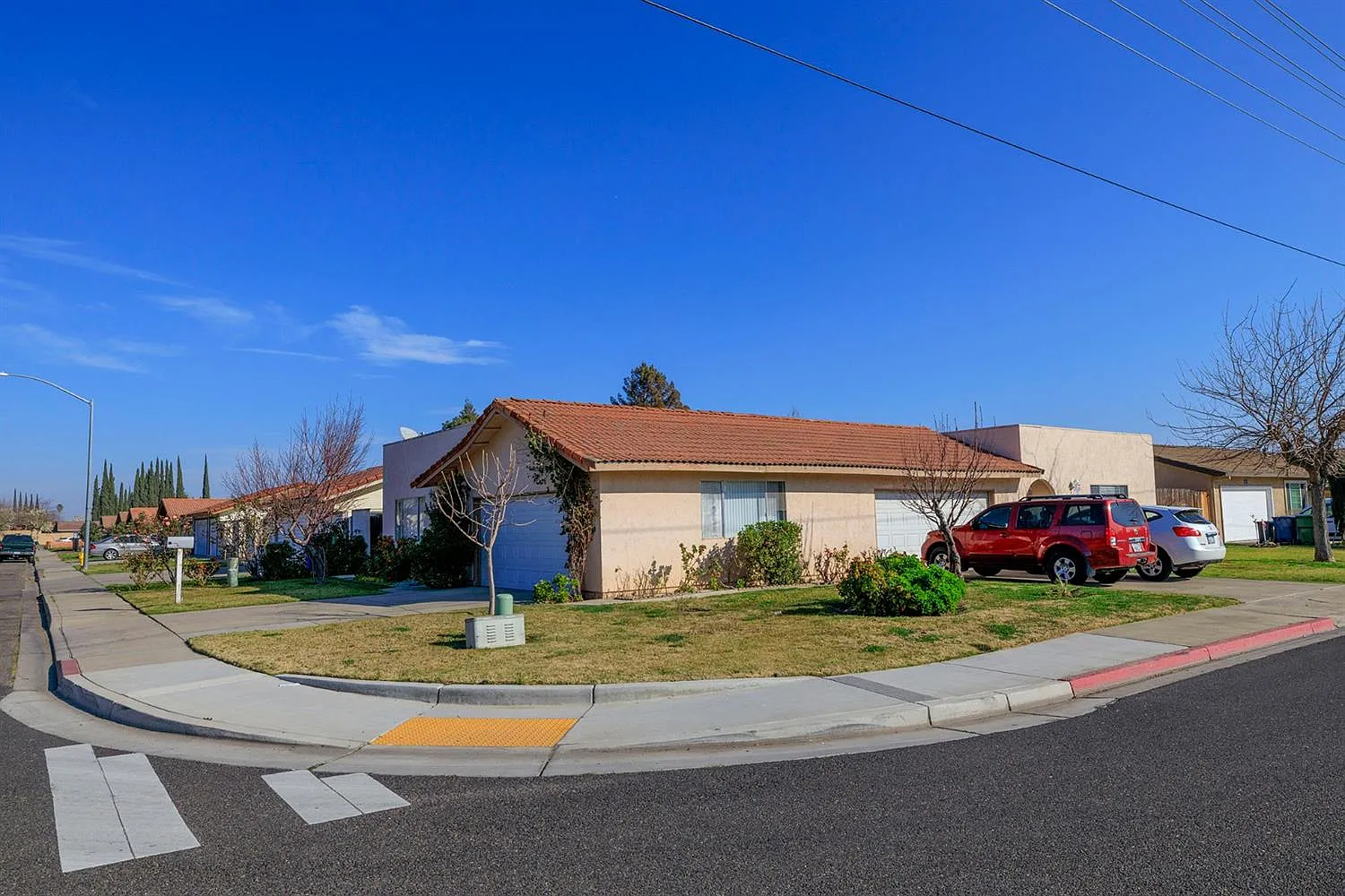 581 E Monte Vista Ave photo 1