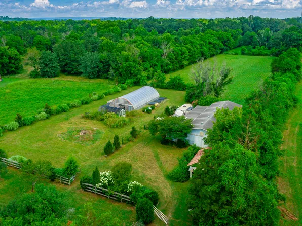 1581 Graysville Rd, Ringgold, GA 30736