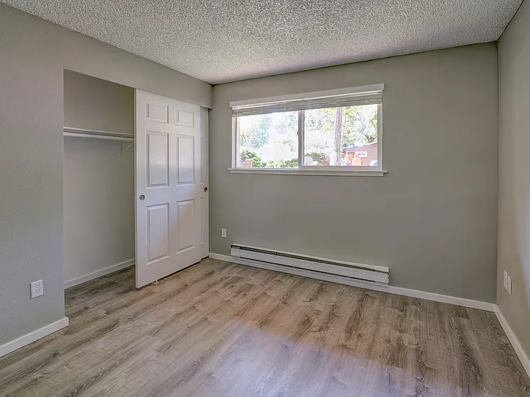Macintosh Court Apartments — Photo 10