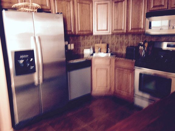 Open kitchen/ SS Appliances