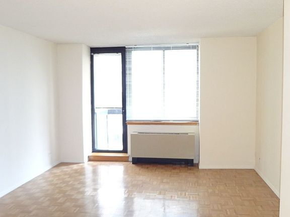 4th image of 250 E 40th St APT 25C