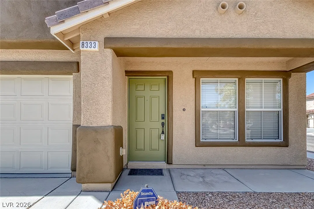3 bed, 2.5 bath, 2492 sqft, $2,266 — Photo 4