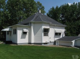 410 E 6th St, Tama, IA 52339