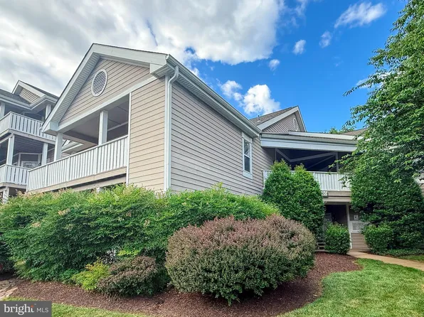 14320 Climbing Rose Way APT 203, Centreville, VA 20121