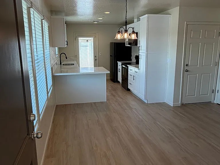 1100 Glass Ave — Photo 10