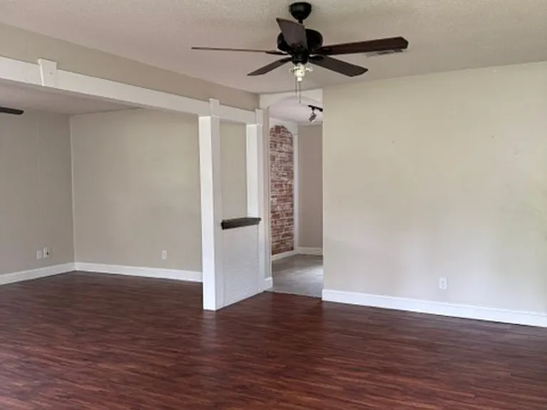 642 Lee Rd — Photo 2