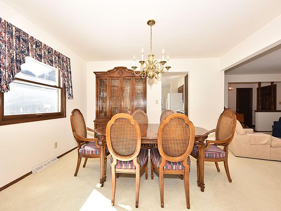 4th image of 10431 Flagstone Dr