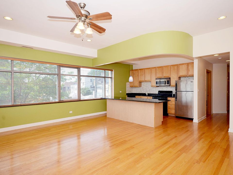 KITCHEN - LIVING ROOM