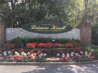 116 Sheffield Dr, Ridge, NY 11961