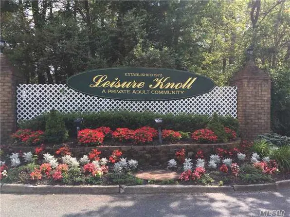 116 Sheffield Dr, Ridge, NY 11961