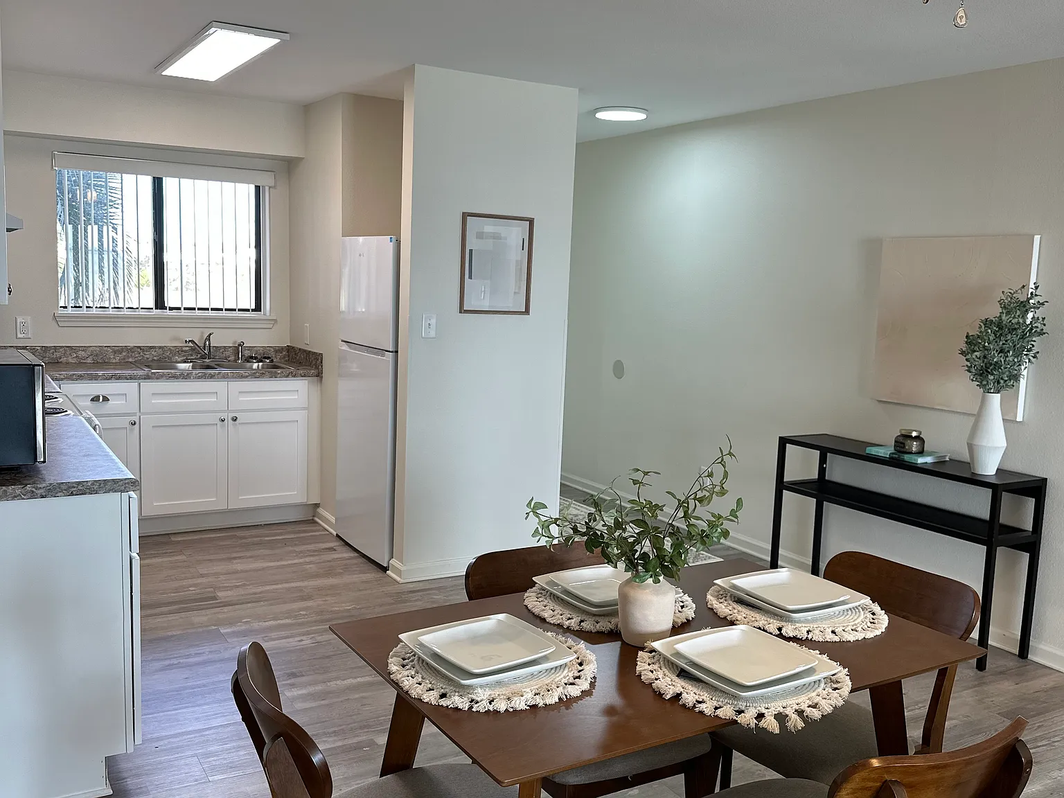 2 bed, 941 sqft, $1,800 — Photo 2
