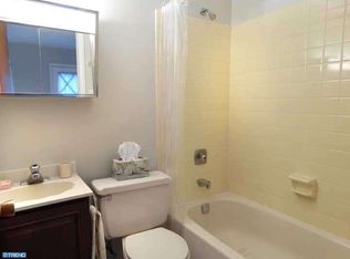 28 Middle Rd, Levittown, PA 19056