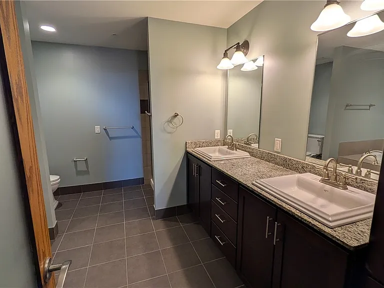149 Swan St #404 — Photo 2