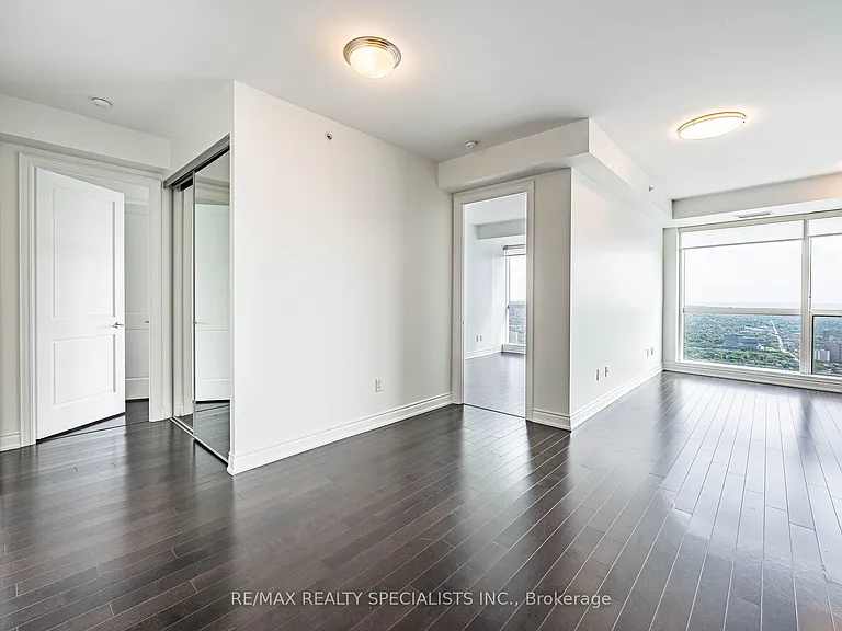 388 Yonge St #7105 — Photo 11