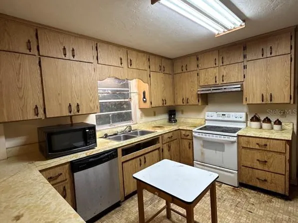 301 W Lemon St, Bowling Green, FL 33834