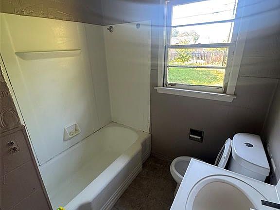 4th image of 3217 SW 40th St