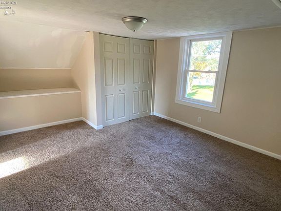 5th image of 703 Vine St