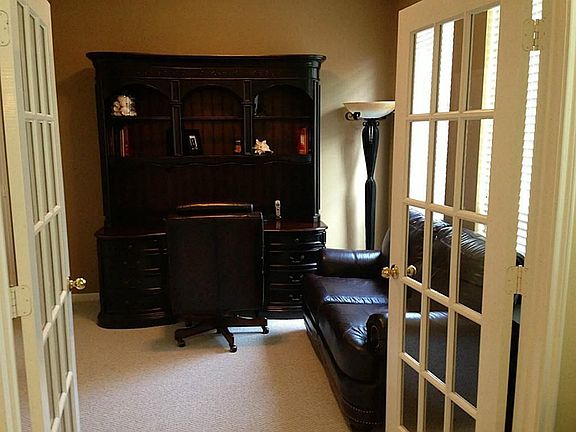 Possible 5th bedroom or study