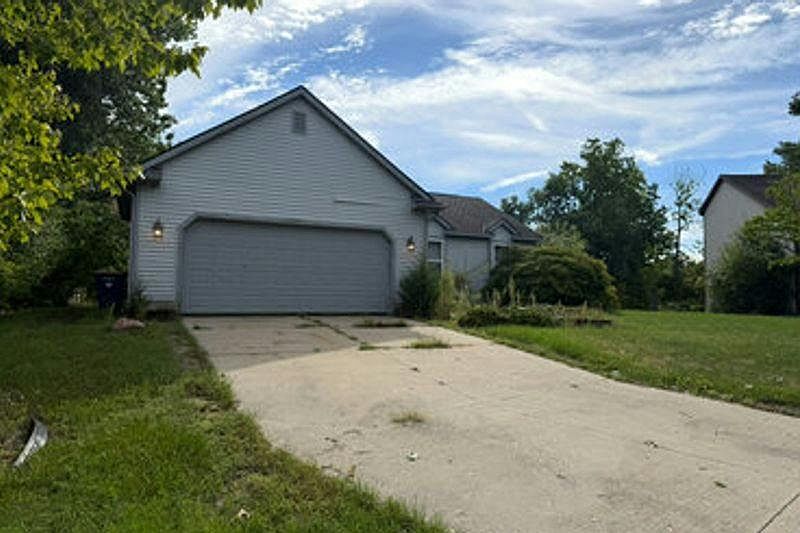 1st image of 2920 Riverside Ct