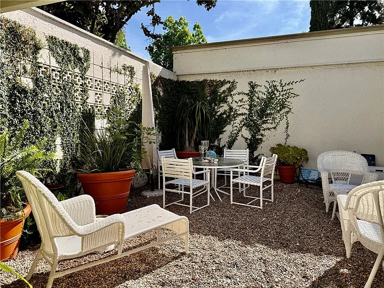 170 Avenida Majorca #D — Photo 5