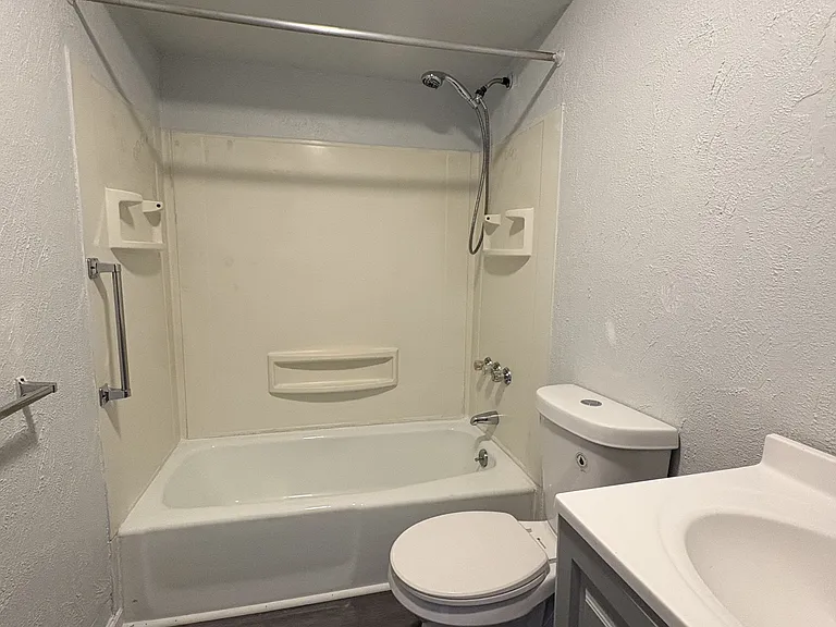 563 Washington Ave — Photo 11