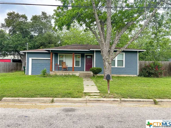 209 S Avenue F, Shiner, TX 77984